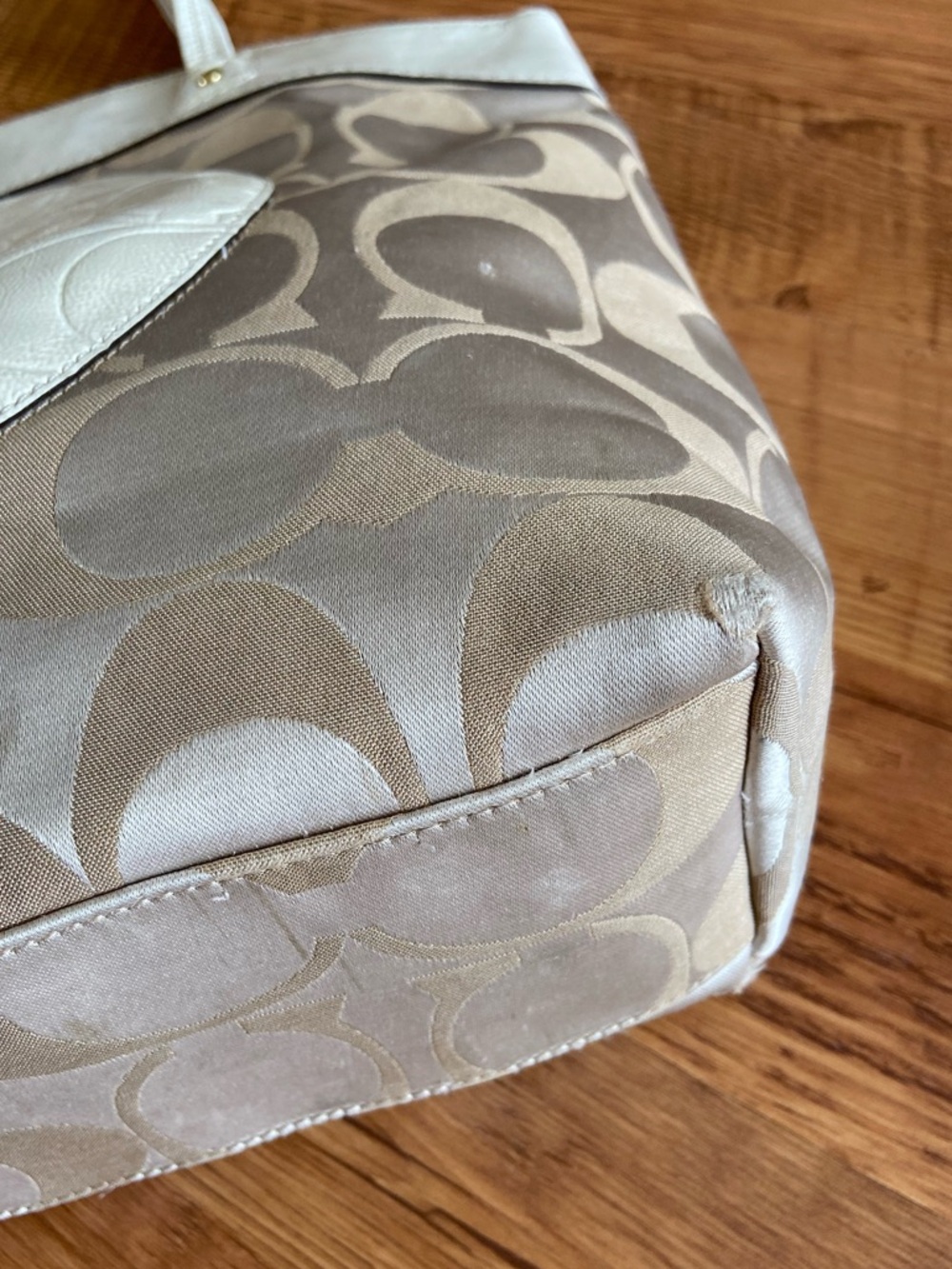 Coach Cream and Tan Laura Signature Tote Bag - Picture 3 of 11